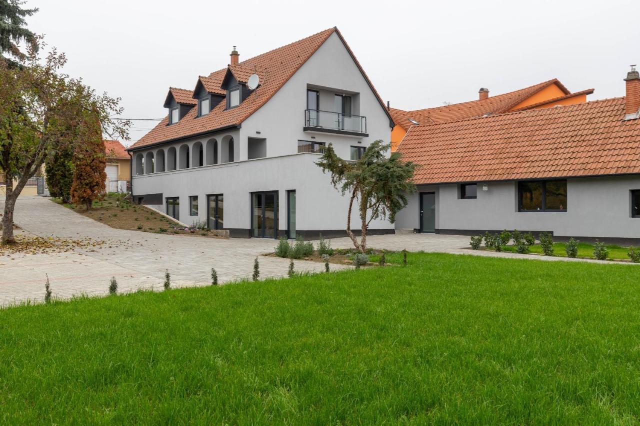 Villa Berc เอ็กแกร์ซาโลก ภายนอก รูปภาพ